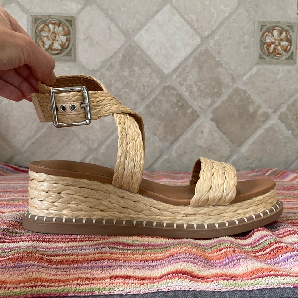 Universal Thread Tan Espadrille Sandals